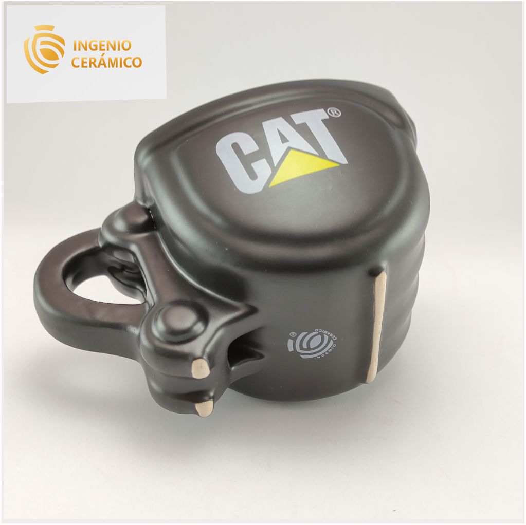 Taza excavadora negra mate con logo cat