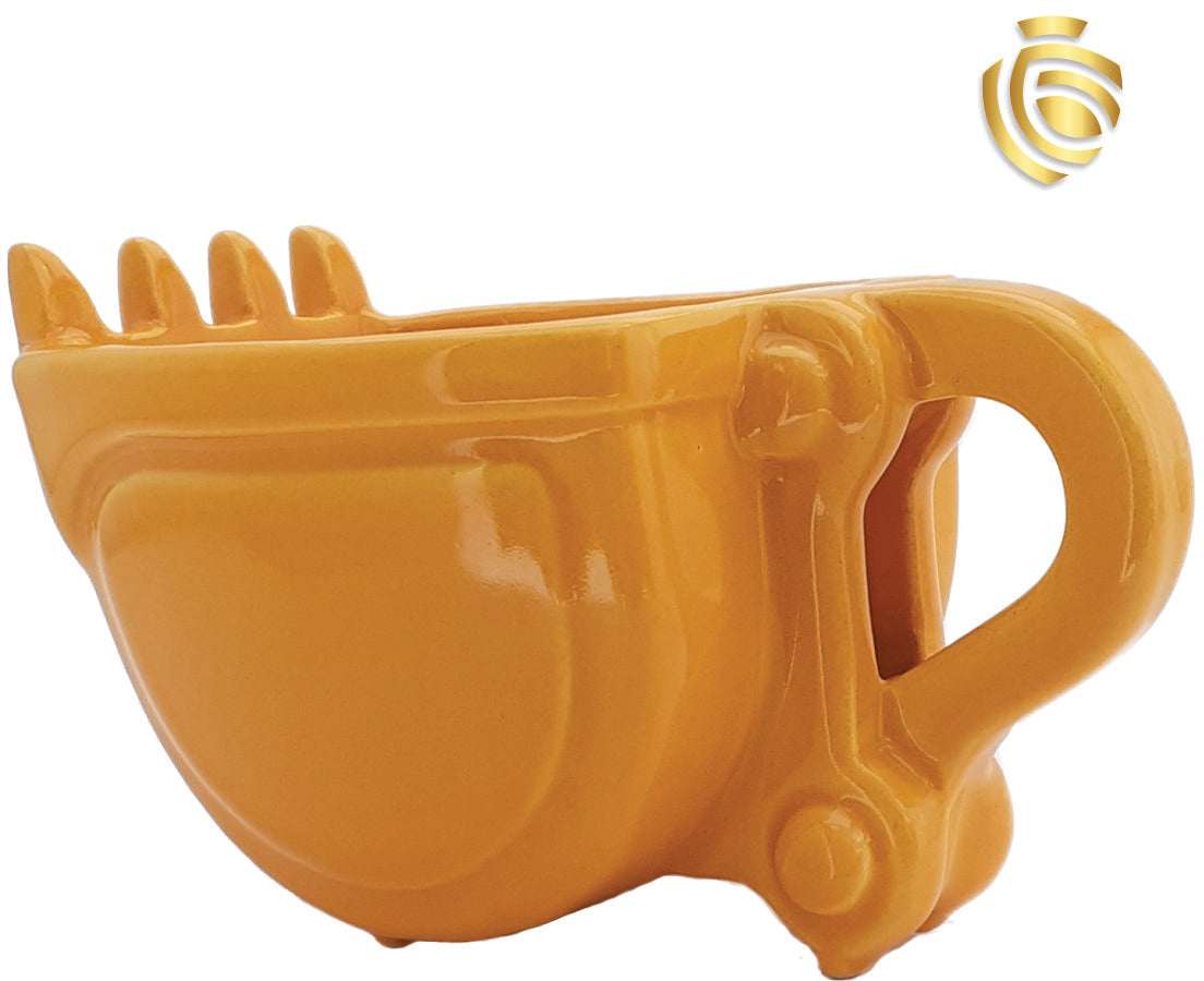 Taza excavadora amarilla con logo cat